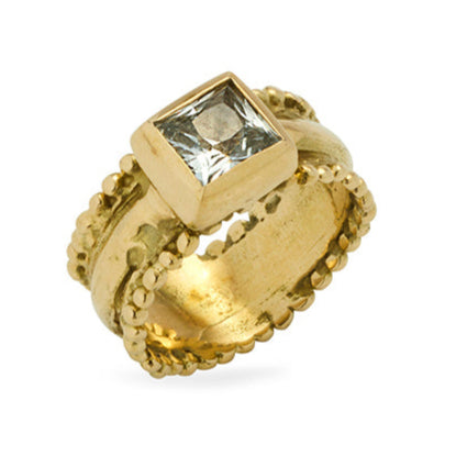 Iphis Ring with Sapphire - Solid Gold