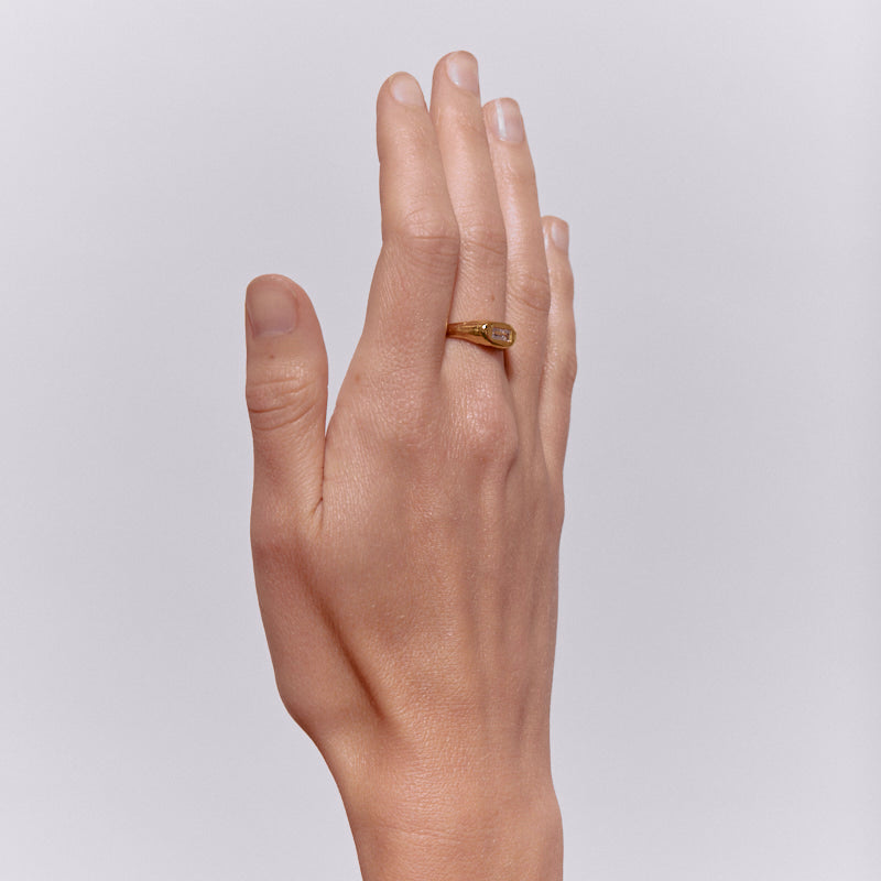 Filius Ring with Zircon - 18K Gold Plated